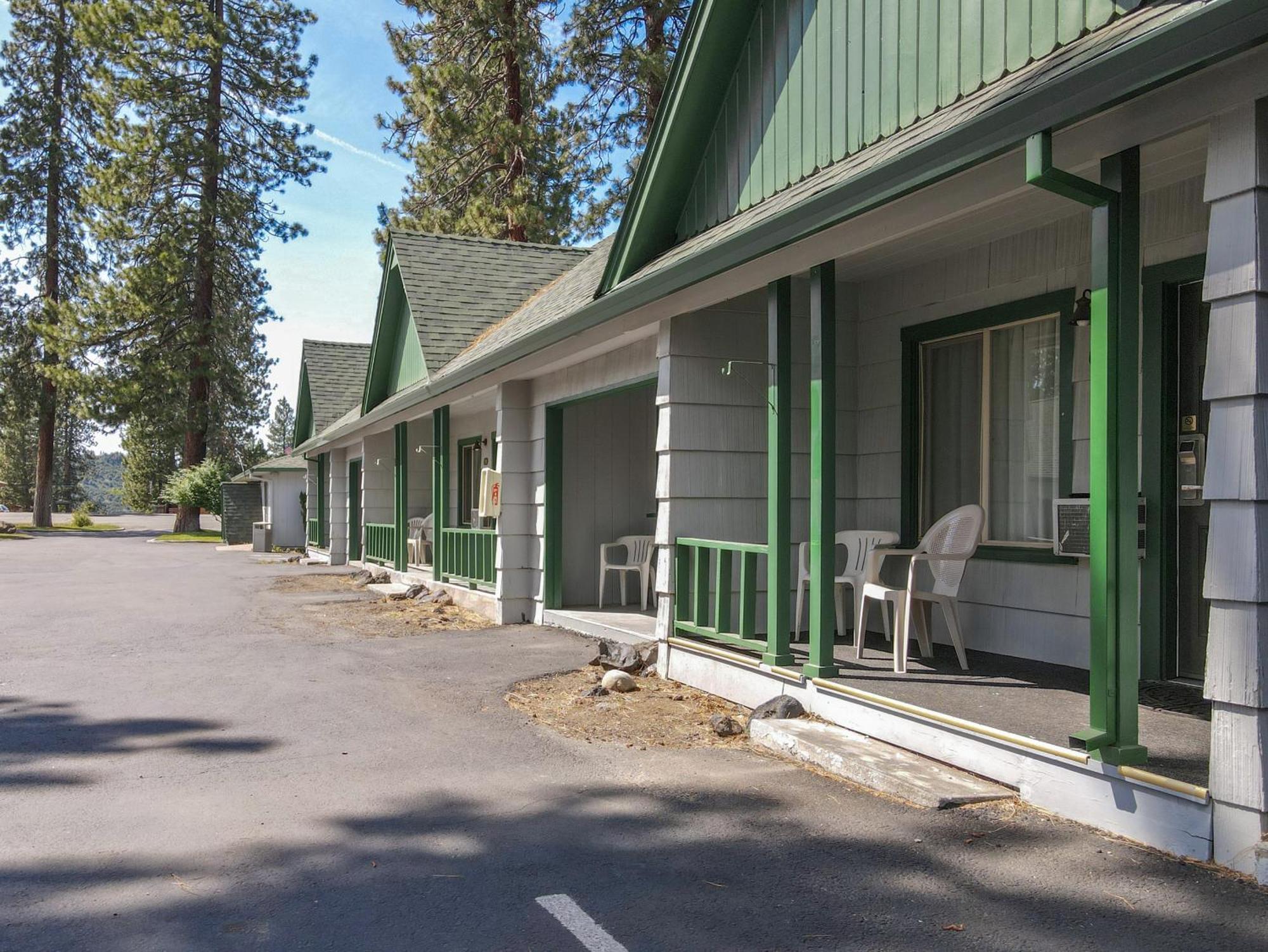 Green Gables Motel & Suites Burney Exterior photo